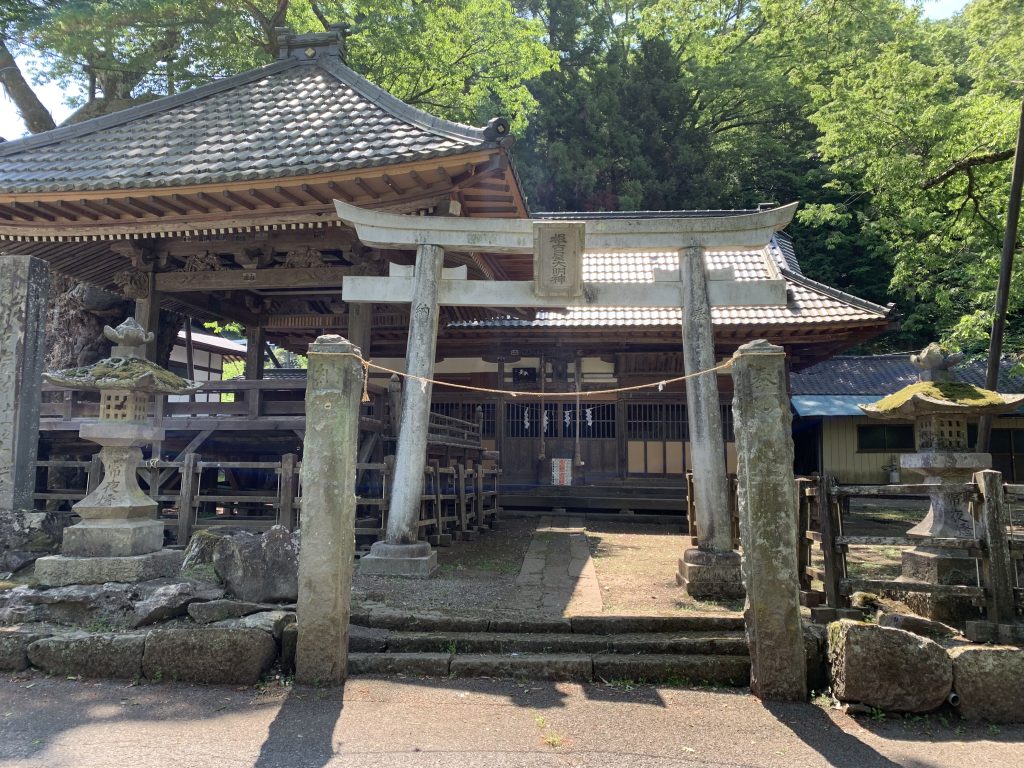 根古屋神社　右